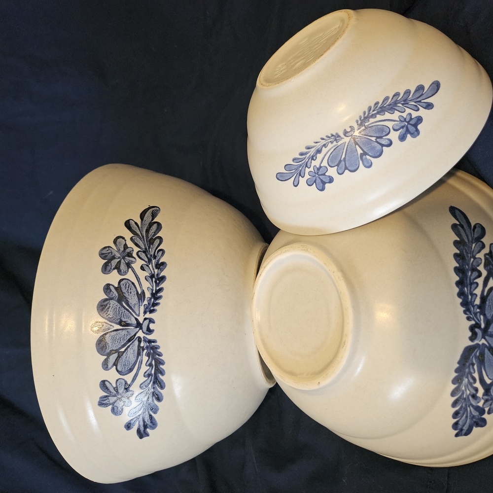 Vintage Pfaltzgraff Nesting Bowls